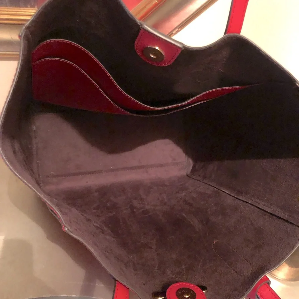 Michael Kors Saffiano leather tote and wallet. - Picture 3 of 14